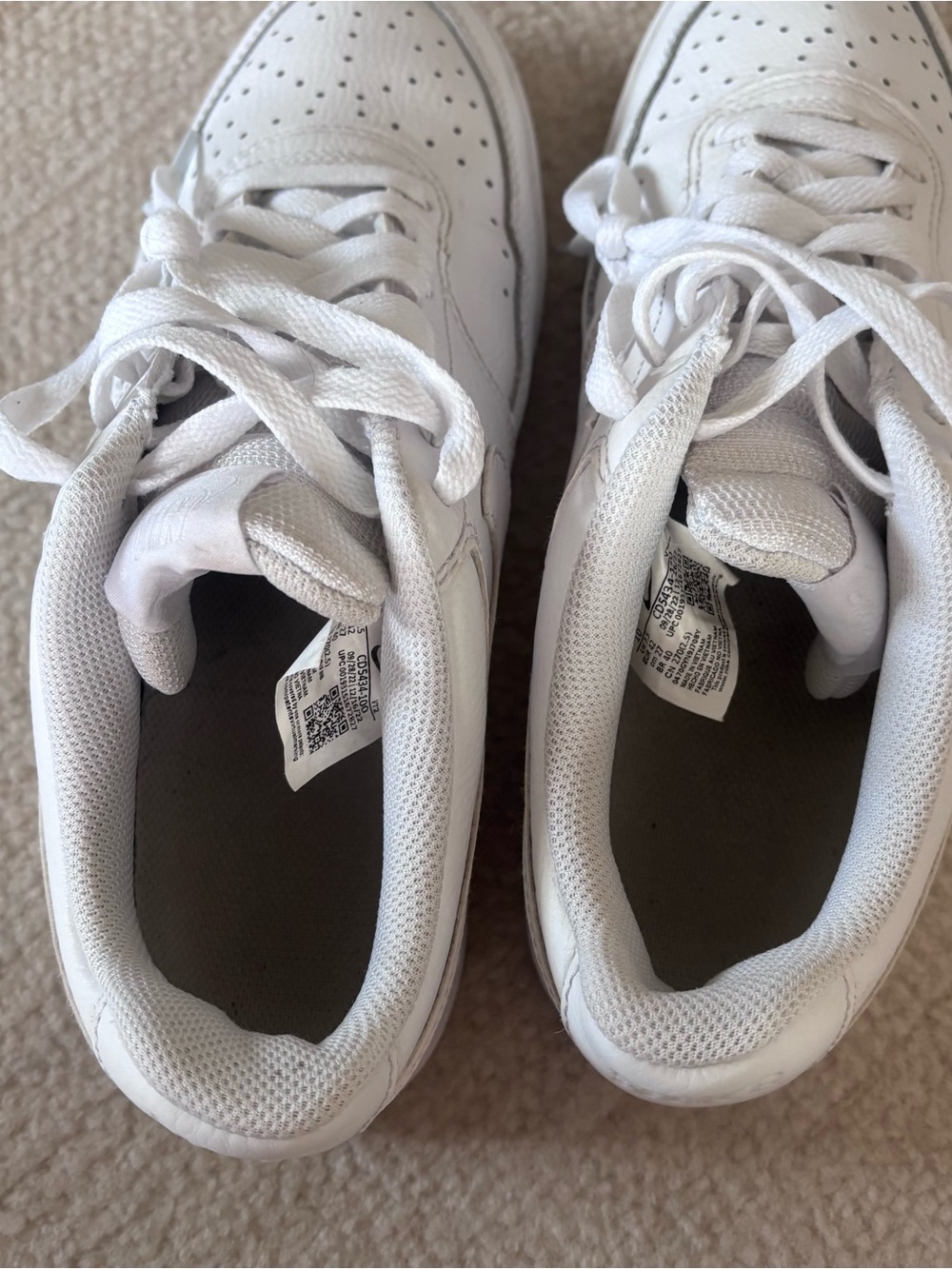 Nike Women’s White Low-Top Sneakers - Picture 9 of 11
